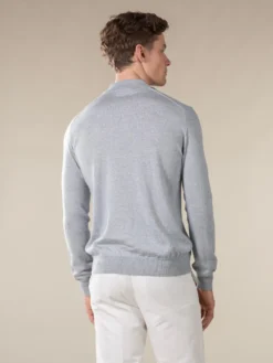 Extrafine Merino Buttonless Polo Light Grey 12 Extrafine Merino Buttonless Polo Light Grey -Velora Fashion Aurelien Merino Cashwool Made in Italy Sweater Polo Longsleeve buttonless light grey7