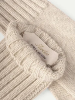 Beige Wintertime Gloves -Velora Fashion Aurelien gloves cashmere beige men women 3 2 scaled