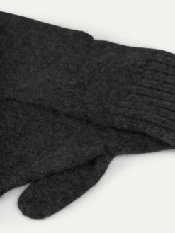 Black Wintertime Gloves 8 Black Wintertime Gloves -Velora Fashion Aurelien gloves cashmere black men women 2 scaled