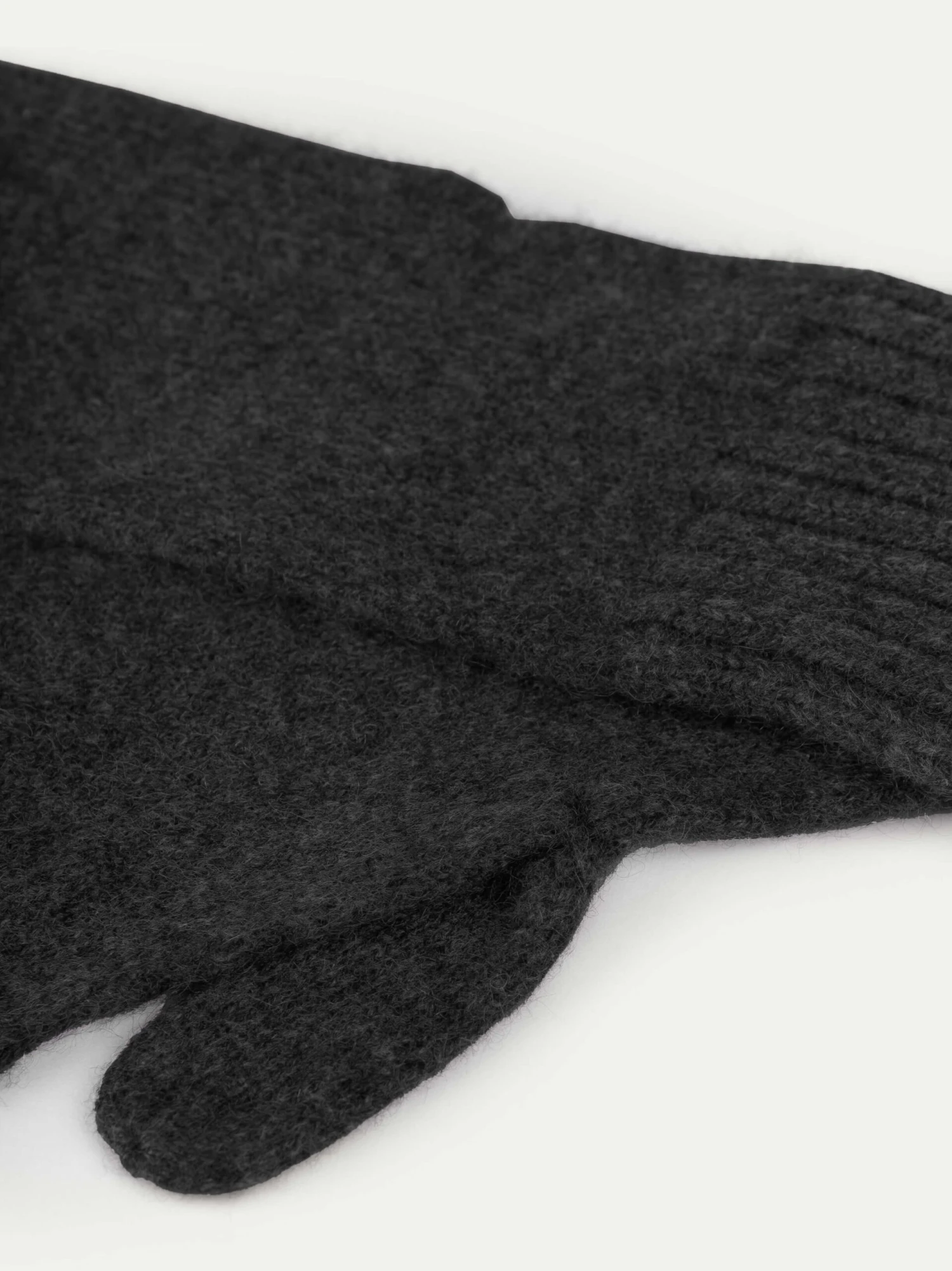 Black Wintertime Gloves 5 Black Wintertime Gloves - Image 3