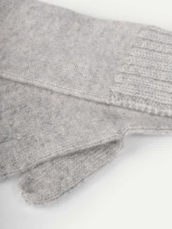 Light Grey Wintertime Gloves -Velora Fashion Aurelien gloves cashmere men women light grey2 scaled