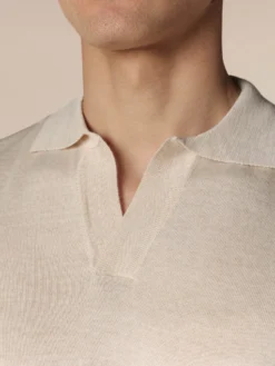 Shortsleeve Buttonless Polo Light Beige 11 Shortsleeve Buttonless Polo Light Beige -Velora Fashion Aurelien shortsleeve buttonless polo shirt cashwool light beige13 scaled